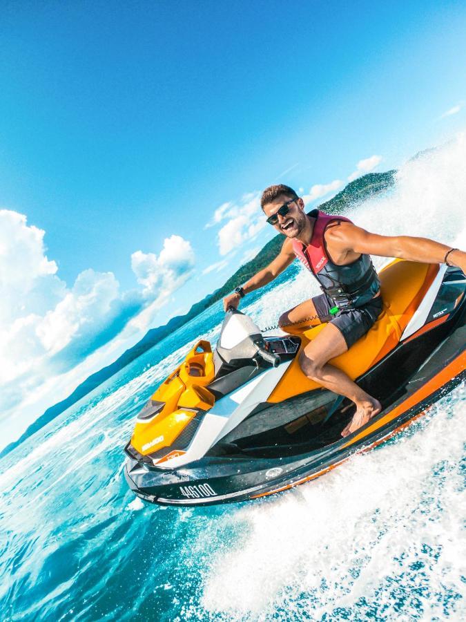 Reef View Hotel Hamilton Island Bagian luar foto